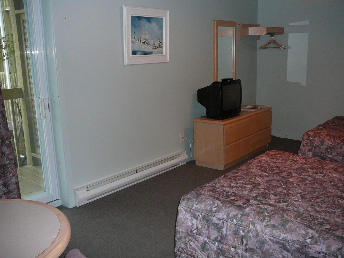 Hôtel - Motel Coronet Sacre-Coeur Quarto foto